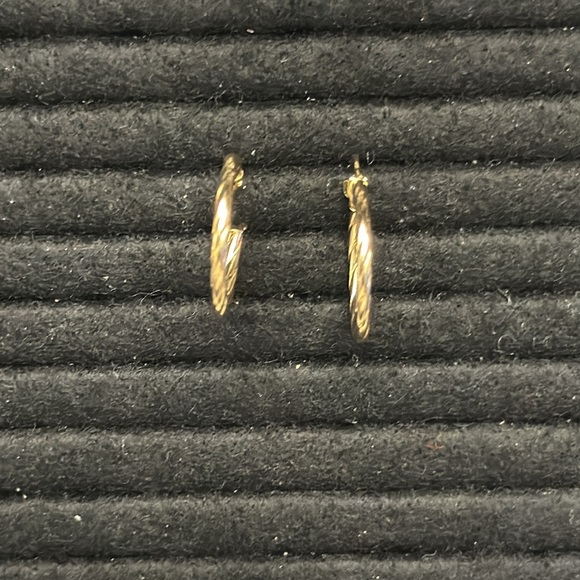 18K Saudi Gold Hoops Earrings - Picture 3 of 4